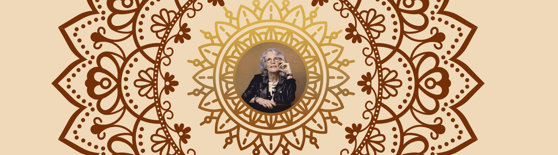 Marian Jansen-Noyon in het midden van een mandala als symbool voor bewustwording, verbinding, persoonlijke groei en innerlijke ruimte.